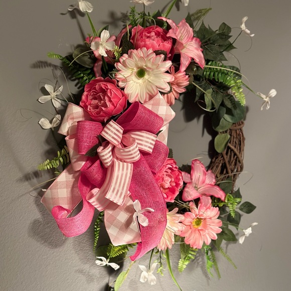 SOLD! 14” Pink Peony, Pink Paris Daisy, Pink Lily Spring Grapevine Wreath - Picture 3 of 3